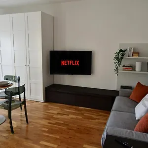 https://micky-house.it-lombardy.com